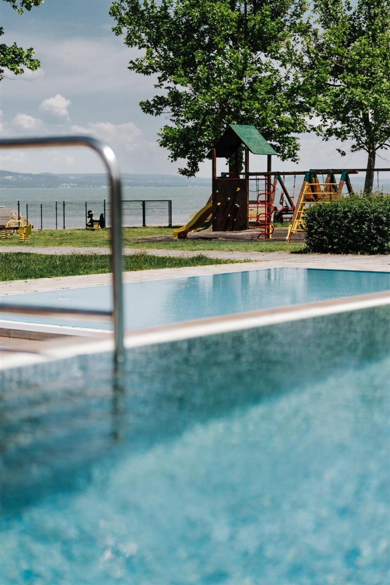 Butique Apartman Grand Balatonlelle Buitenkant foto