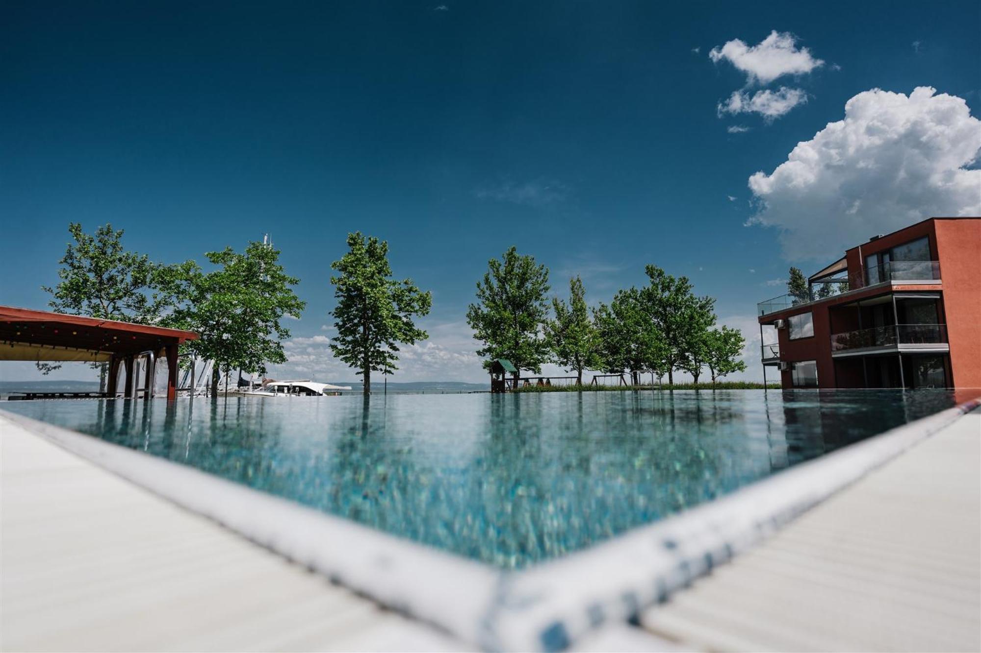 Butique Apartman Grand Balatonlelle Buitenkant foto