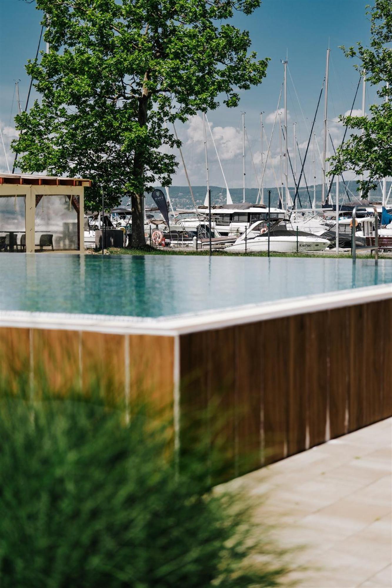 Butique Apartman Grand Balatonlelle Buitenkant foto
