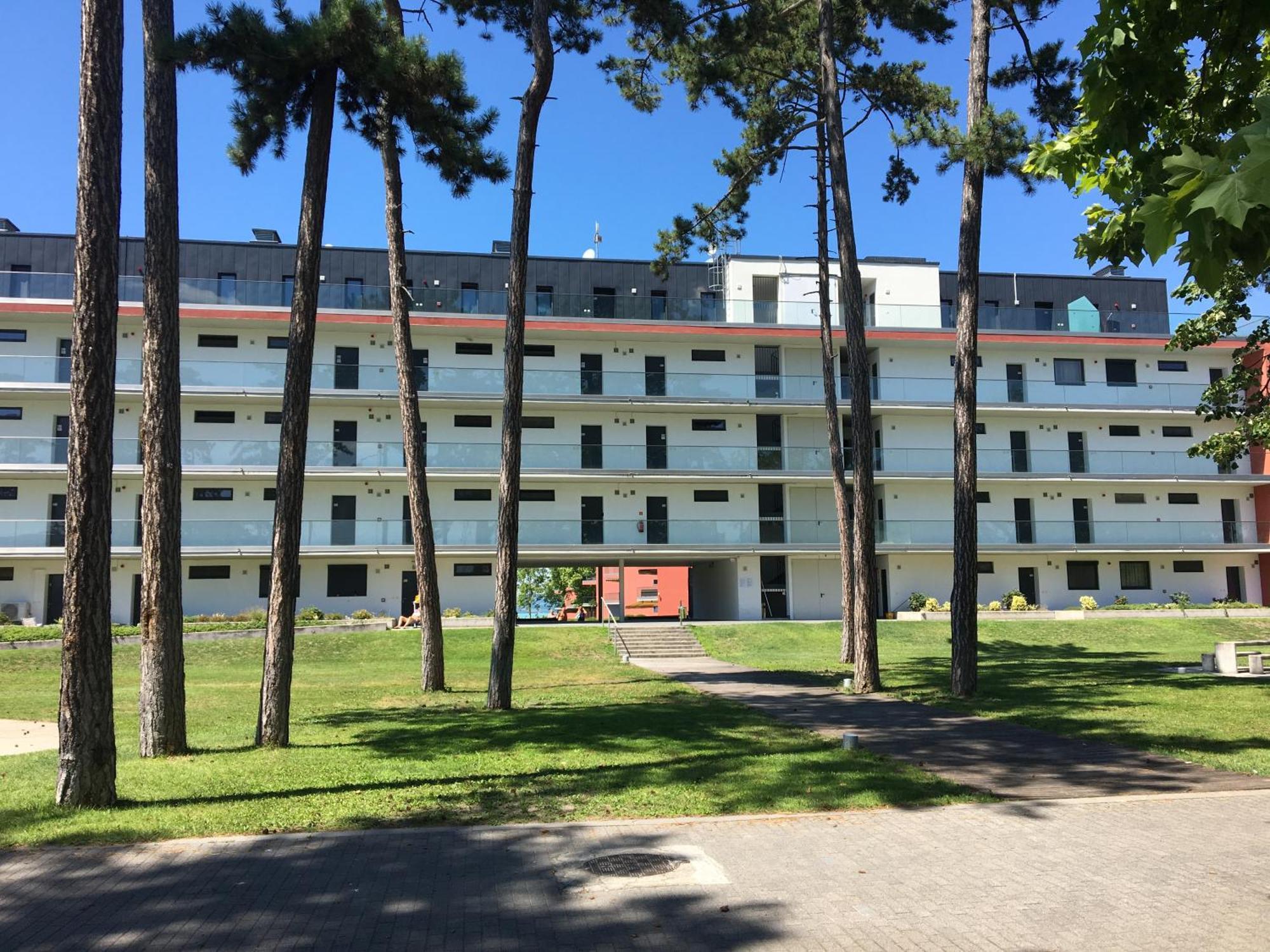 Butique Apartman Grand Balatonlelle Buitenkant foto