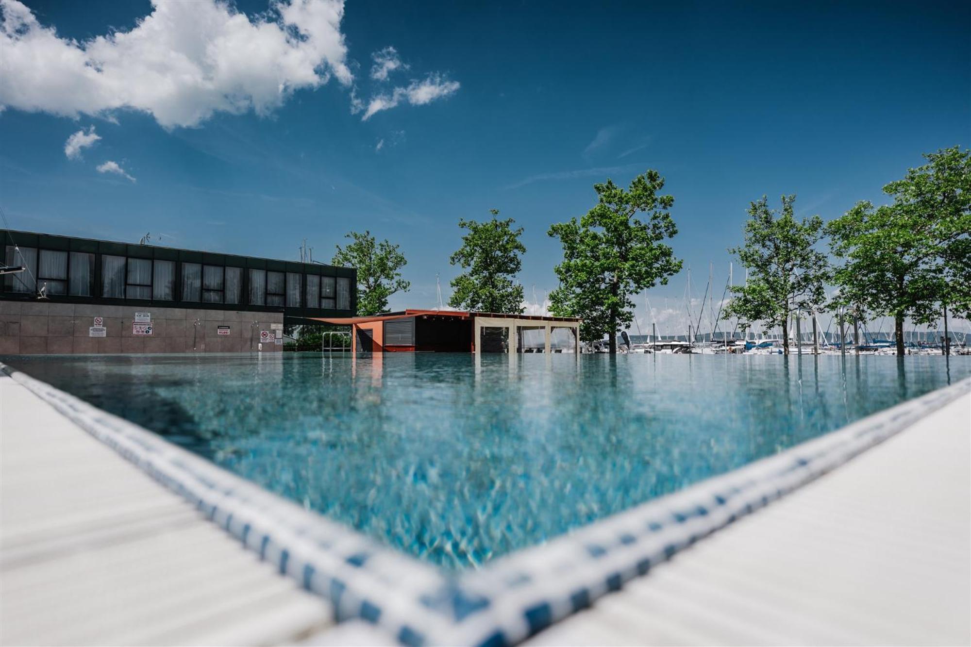 Butique Apartman Grand Balatonlelle Buitenkant foto